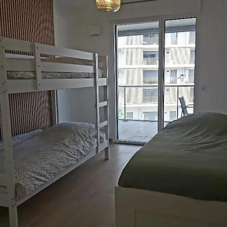 아파트 Seafront With Pool And Comfort *